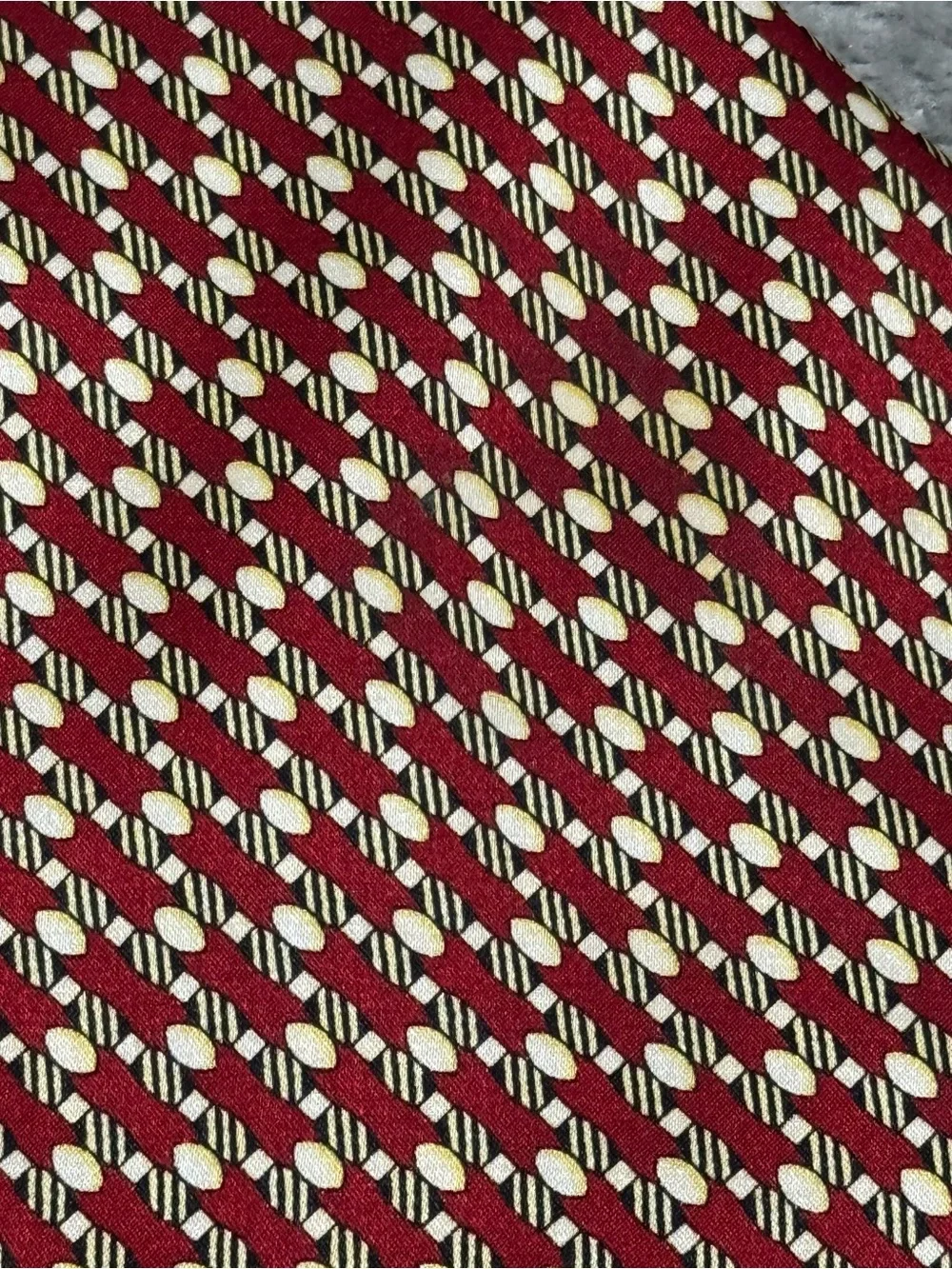 Versace Classic V2 Men’s 100% Silk Necktie Red Geometric Pattern Italy Designer